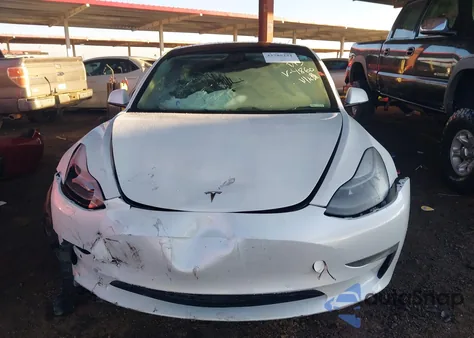 2021 Tesla Model 3 Standard Range Plus Rear-Wheel Drive z USA, uszkodzony, nr VIN 5YJ3E1EA2MF994860